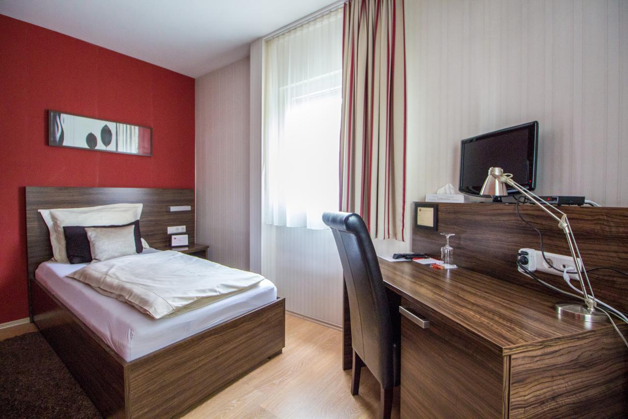 Landhotel Wolfschlugen Esterno foto